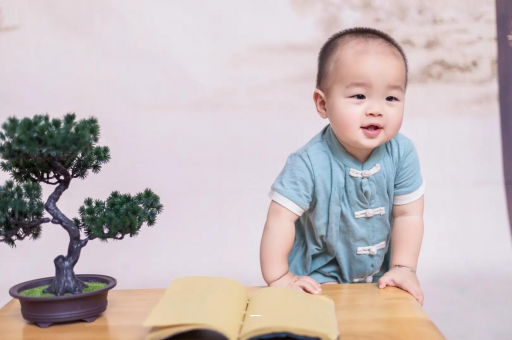 湘西六个月宝宝摇头正常吗